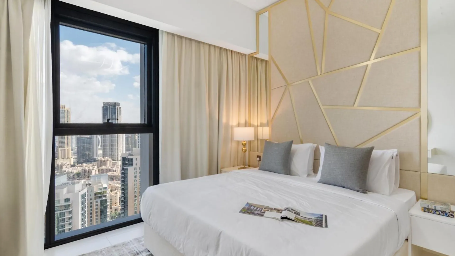 Luxurious 2Bdr Apartment With Burj Khalifa Views Dubaj