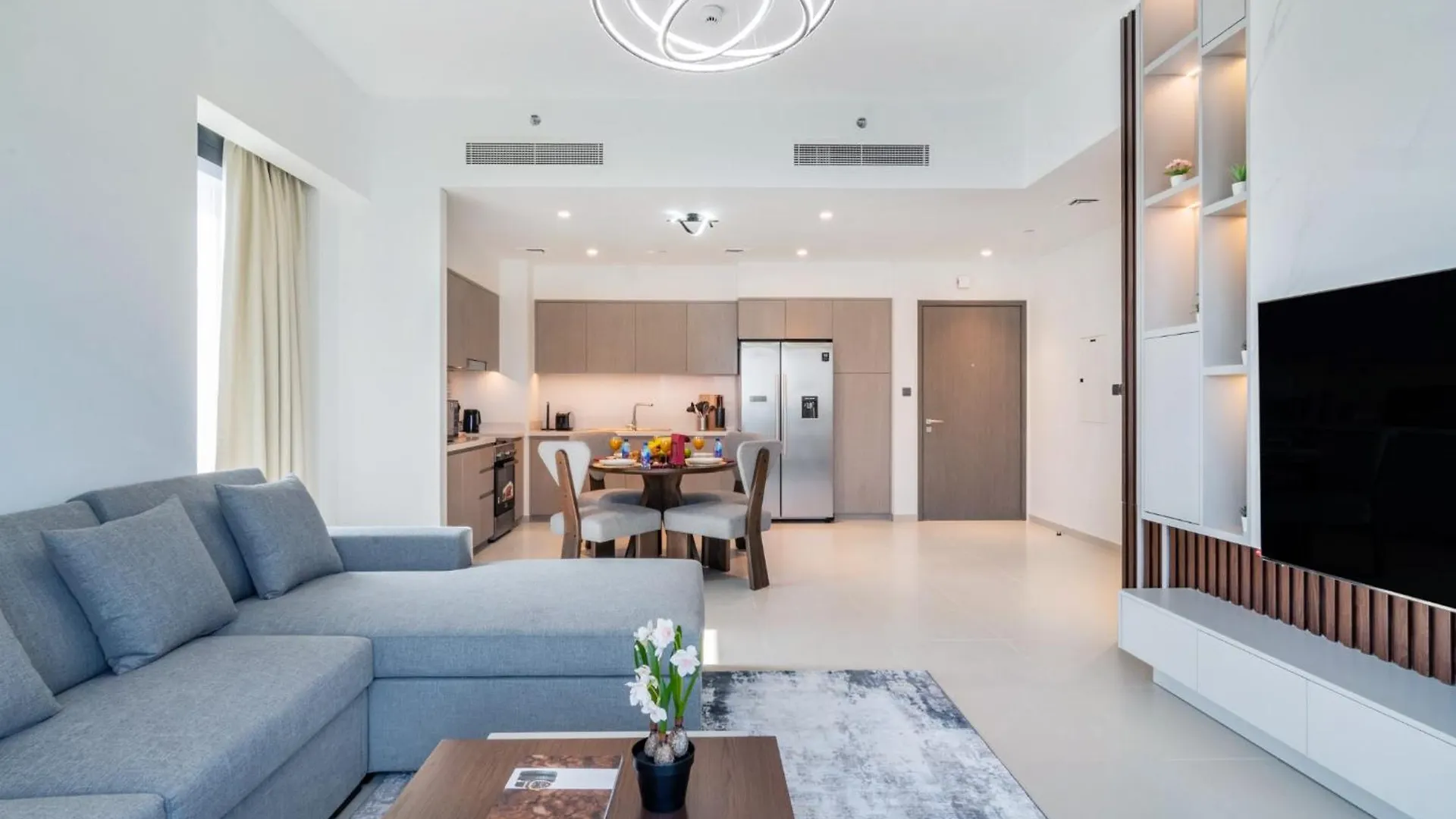 Luxurious 2Bdr Apartment With Burj Khalifa Views Dubai