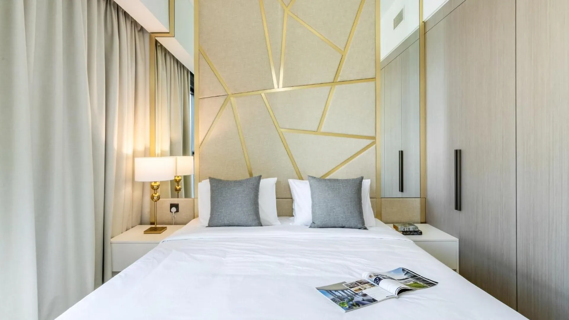 Luxurious 2Bdr Apartment With Burj Khalifa Views Dubai United Arab Emirates