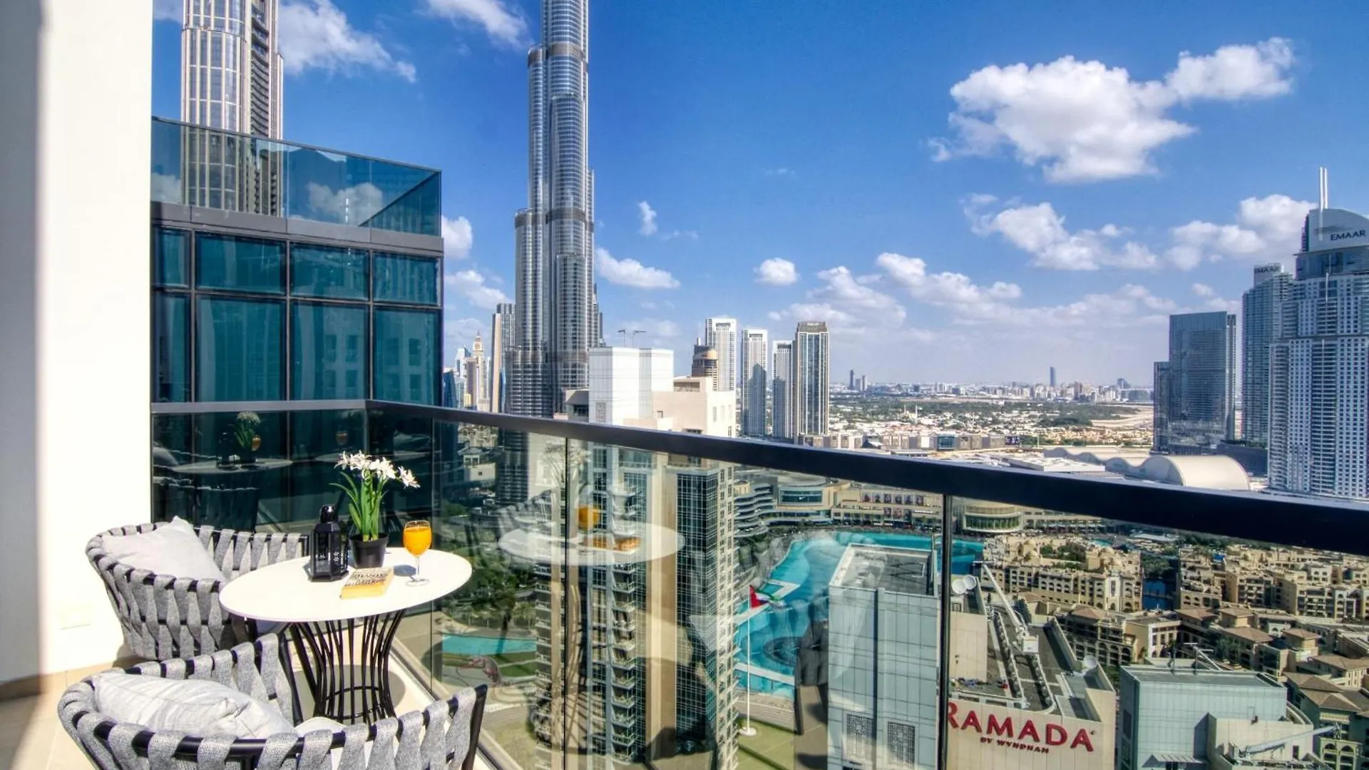 Luxurious 2Bdr Apartment With Burj Khalifa Views Dubai